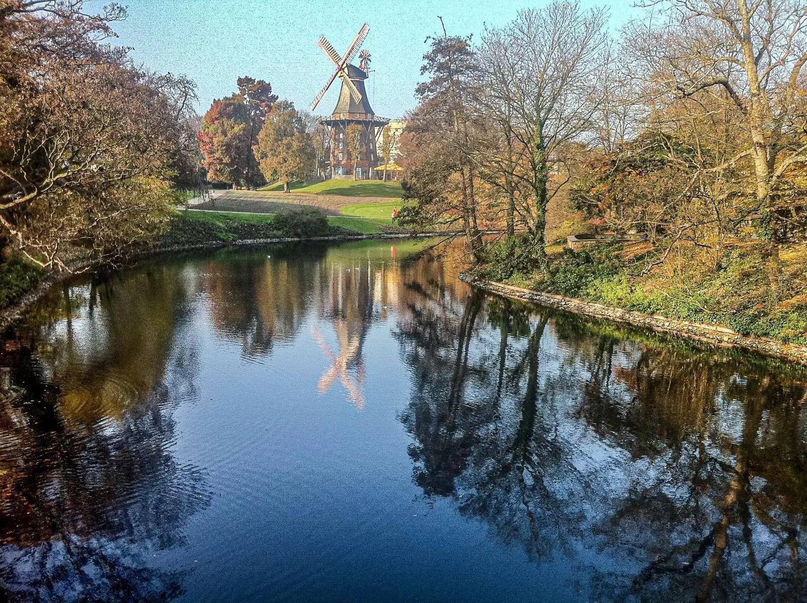 헤르덴토르 다리 위 (Herdentor Bridge)