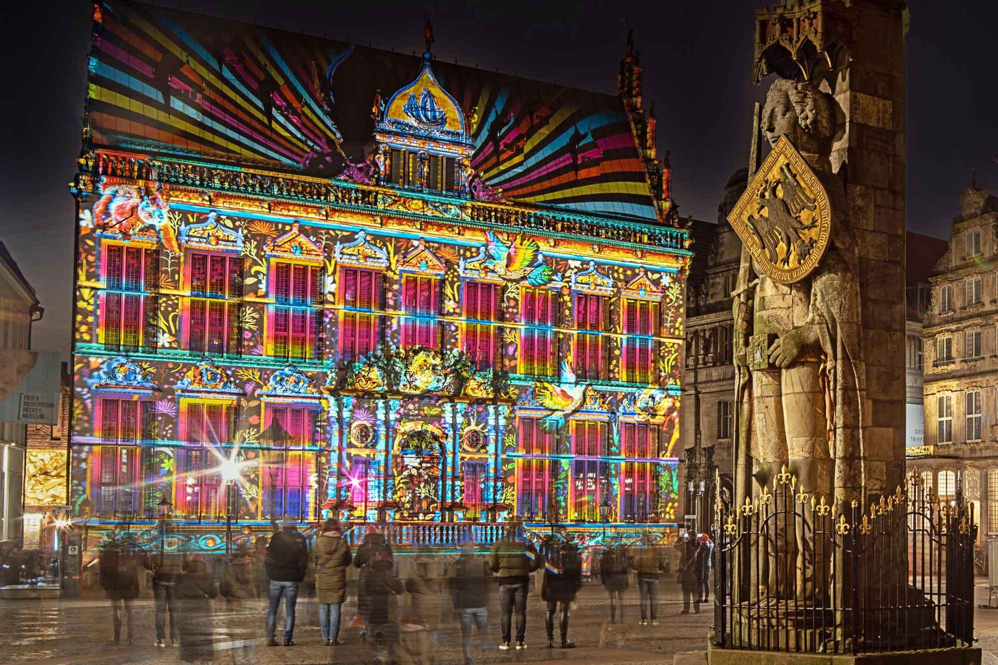 빛의 도시 행사 중 조명으로 빛나는 쉬팅 건물