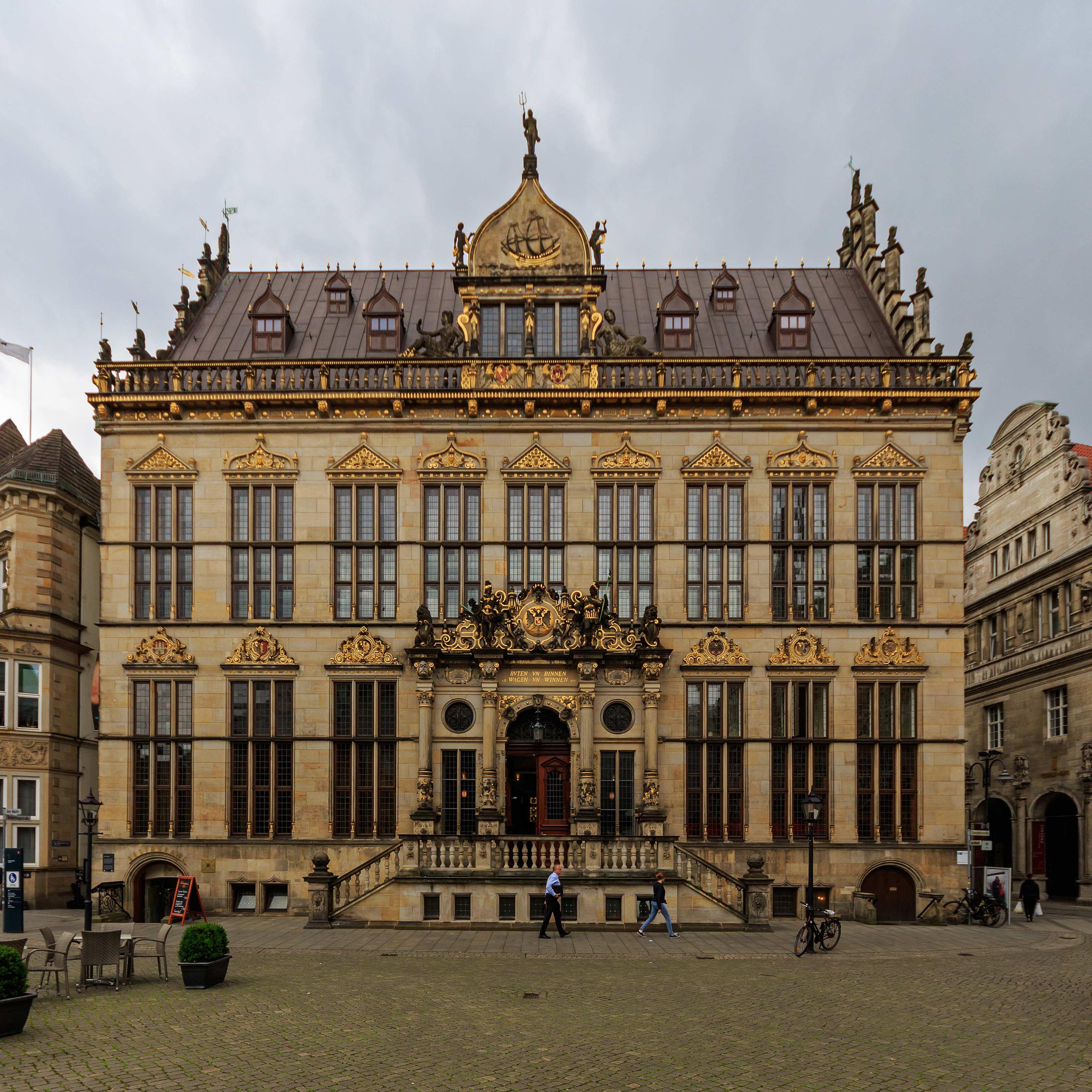 시청사를 배경으로 한 쉬팅 전경