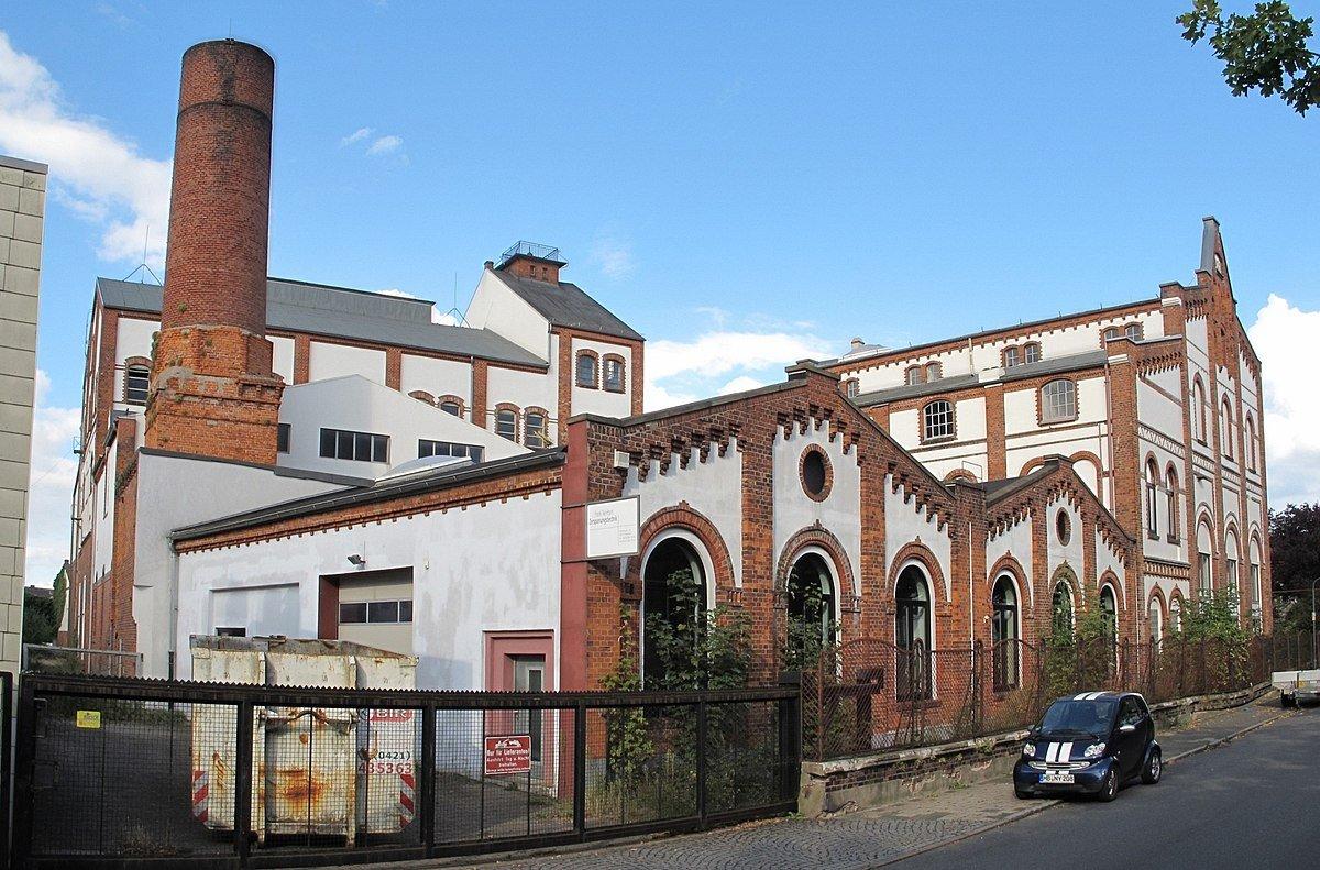 역사적인 양조장 건물 외부