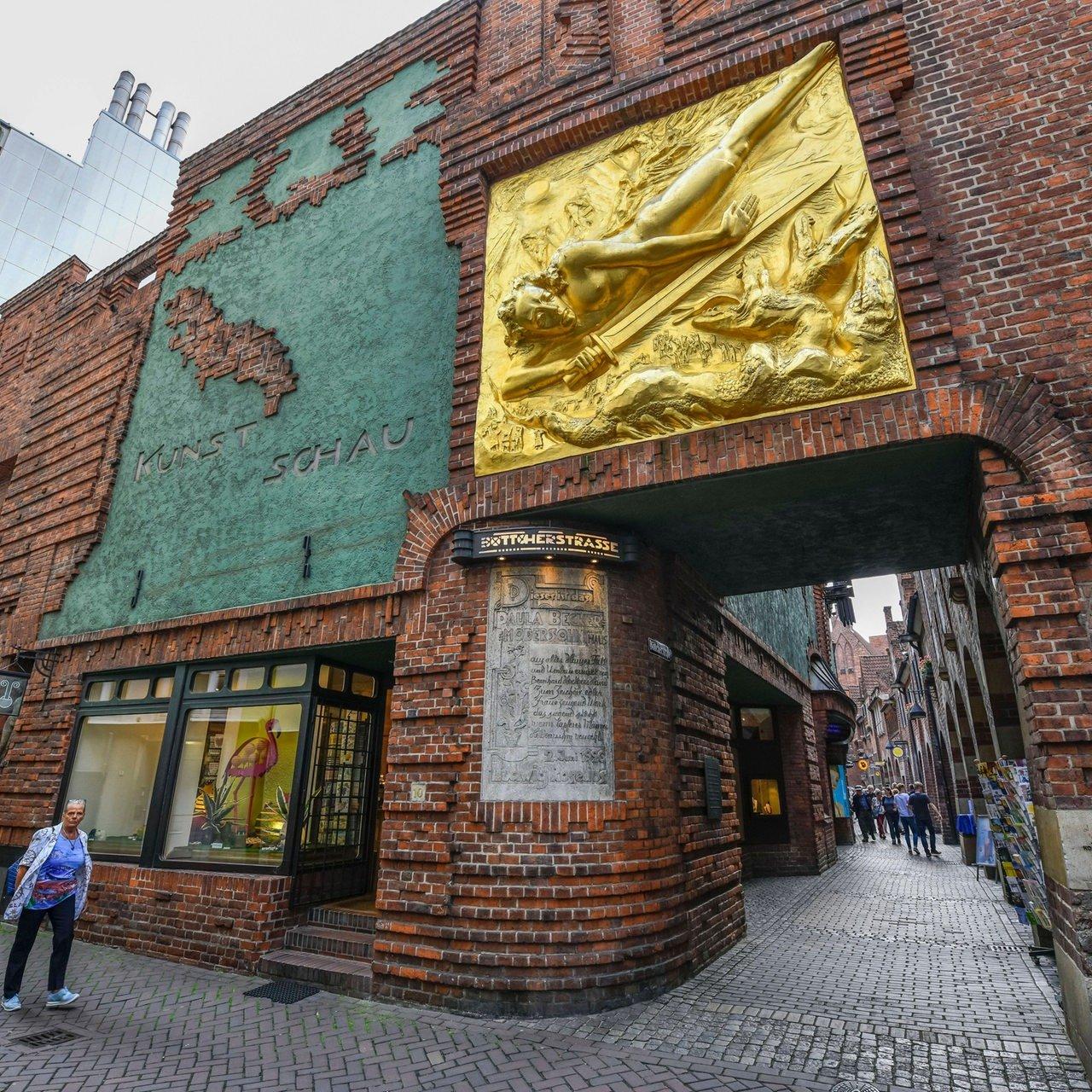 거리 입구 '빛을 가져오는 자(Der Lichtbringer)' 황금 부조