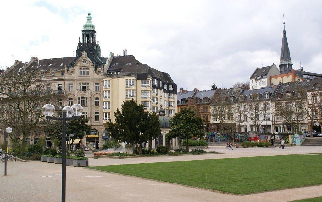 광장과 주변의 유서 깊은 호텔들