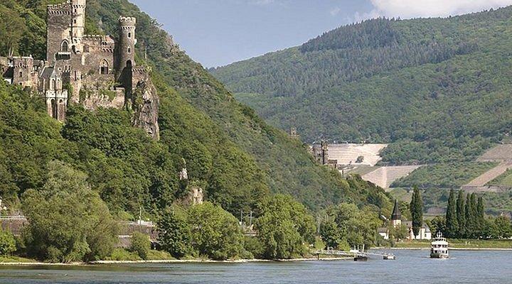 성 남쪽 숲 속 라인 계곡 전망 지점