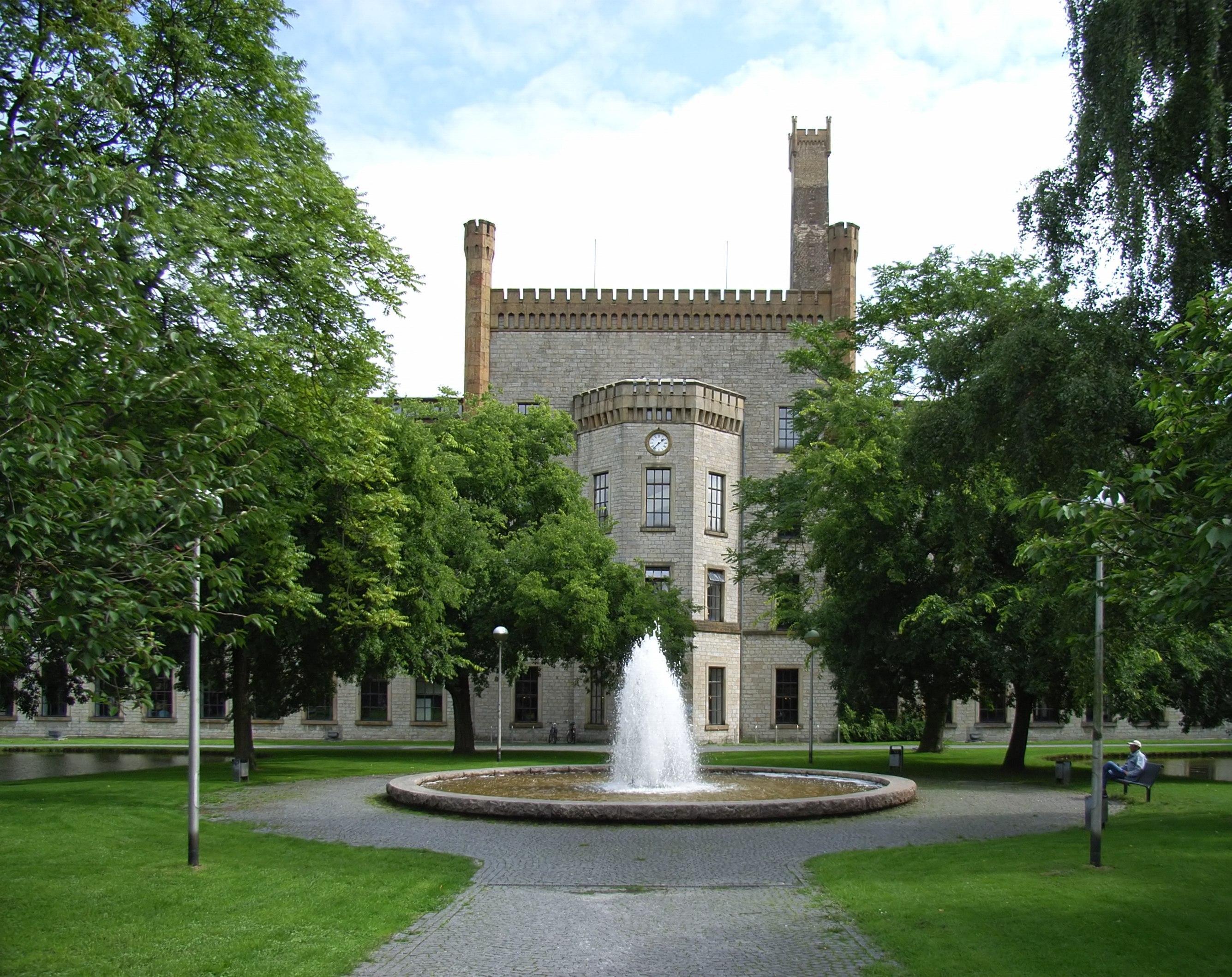 라벤스베르거 슈피너라이 본관 앞