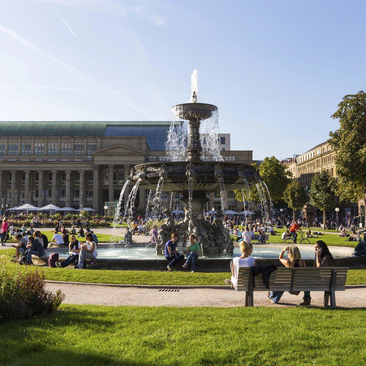 호수 북쪽 분수대 주변