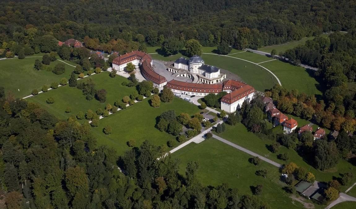 전망 좋은 언덕 위 잔디밭