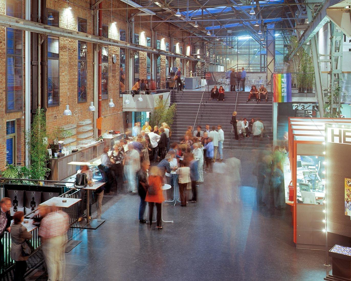 공연장 로비 및 바