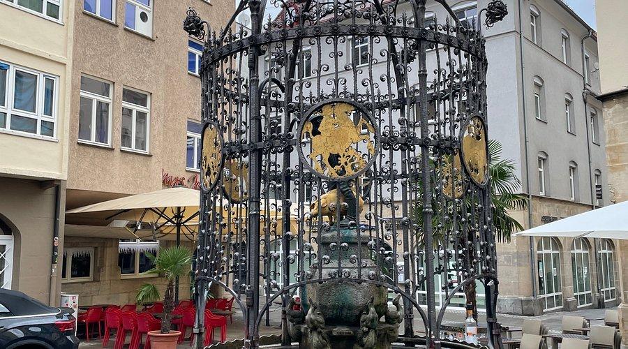 ⛲ 행운아 한스 분수(한스 임 글뤽 브루넨)