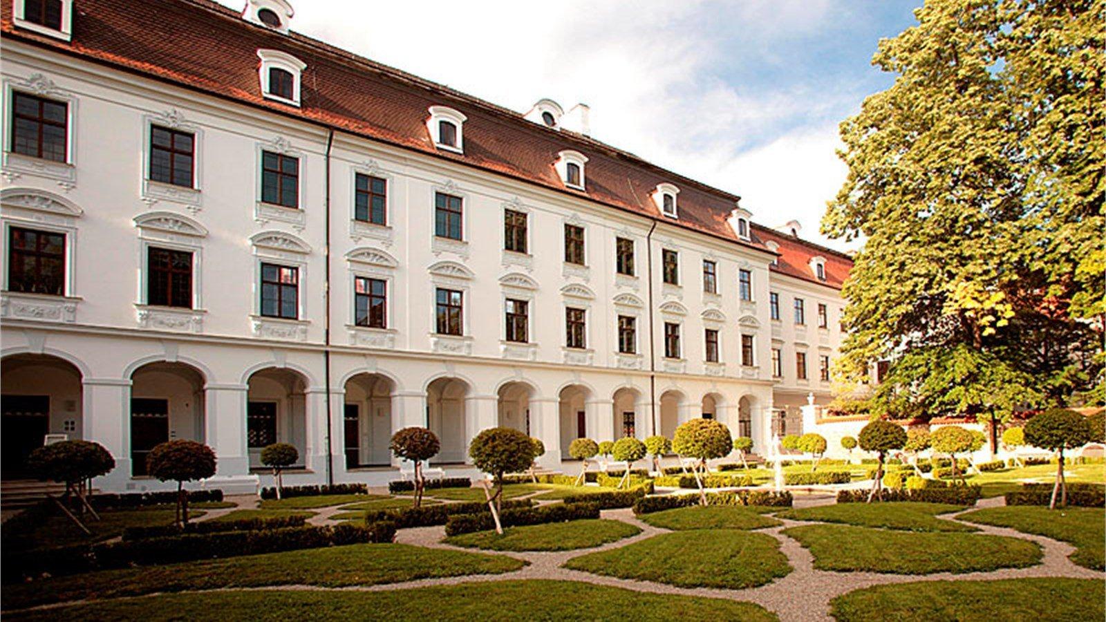 🏛️ 셰츨러 궁전 (Schaezlerpalais)