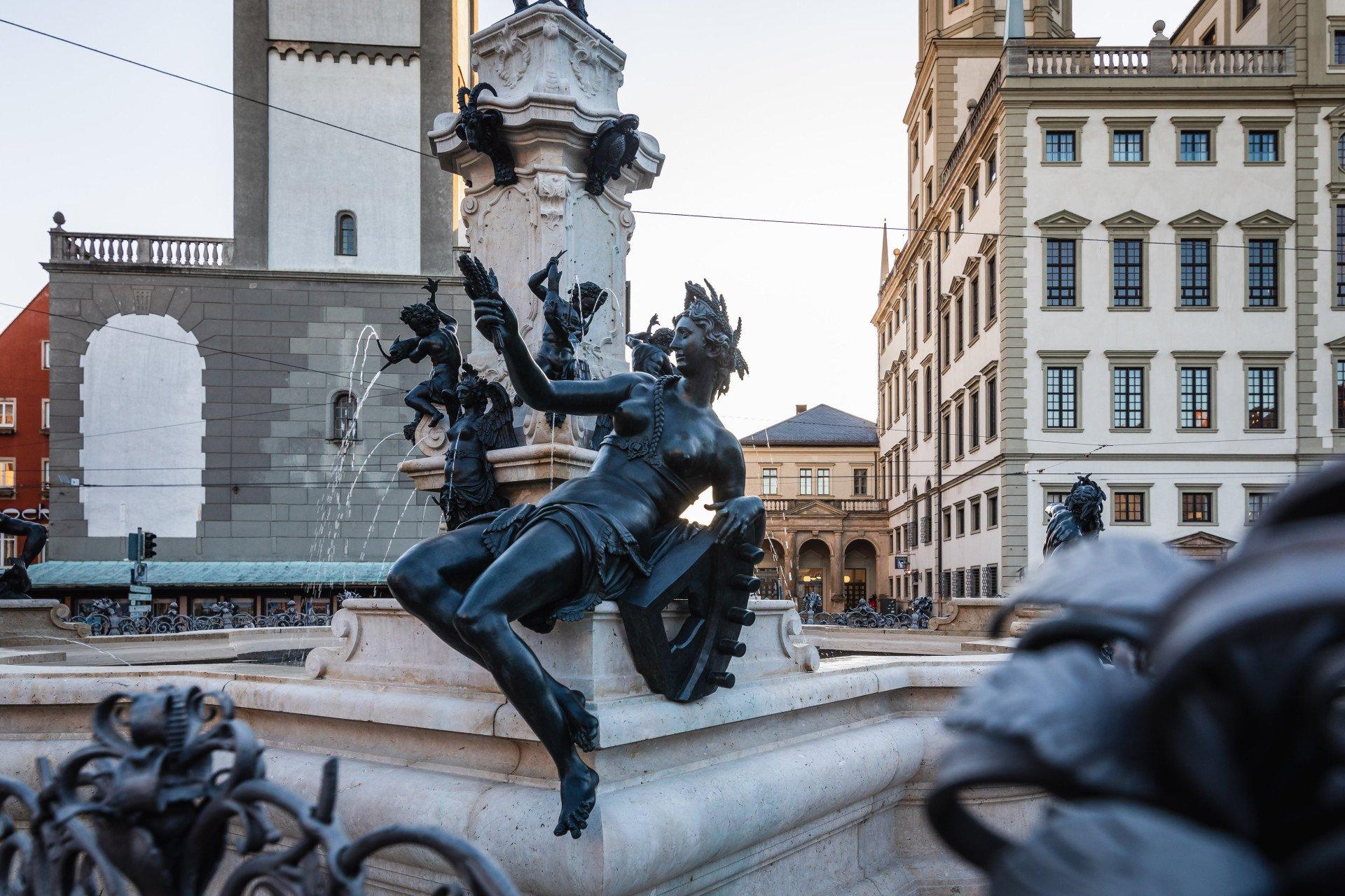 분수 측면 (4대강 신상 디테일)