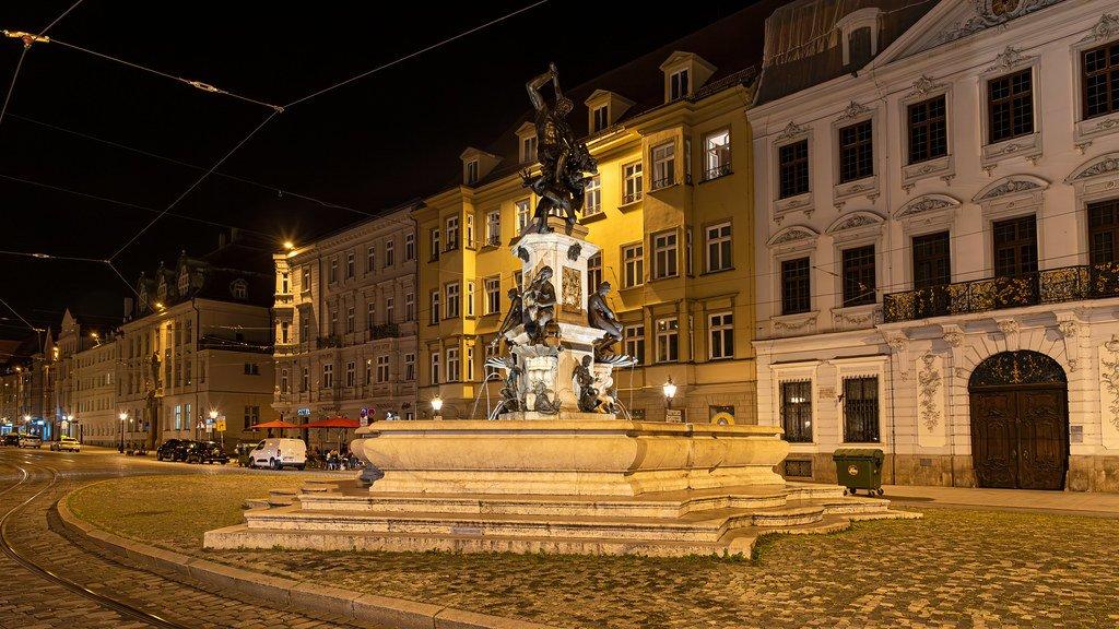 저녁 시간대 분수 풍경