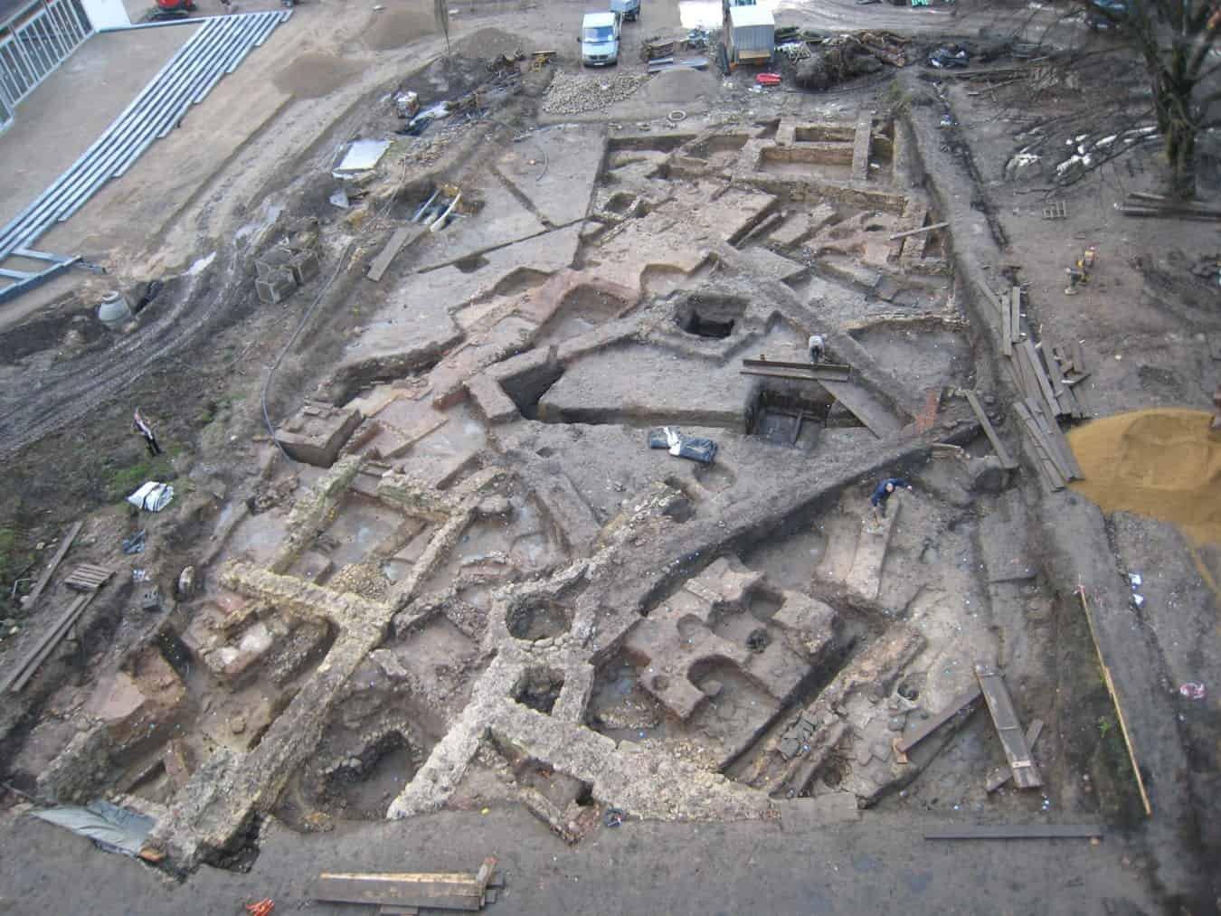 다층적 발굴 단면 전체 모습