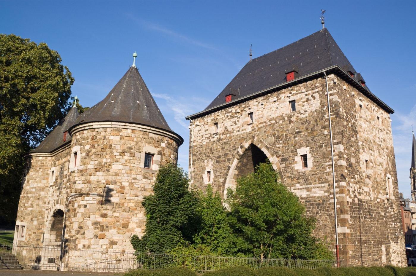 🏰 다리 문(폰토어)