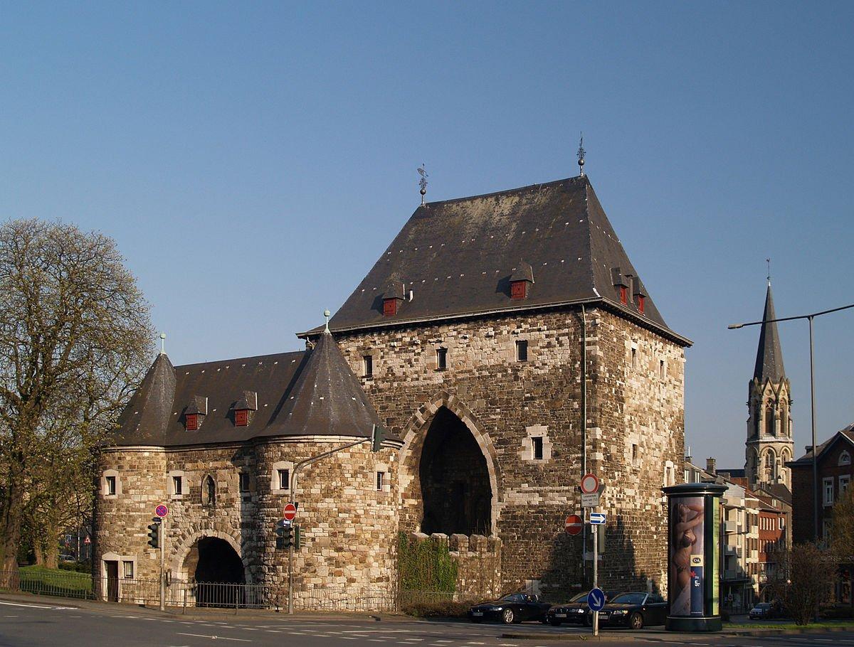 성문 통로 및 바비칸 관점