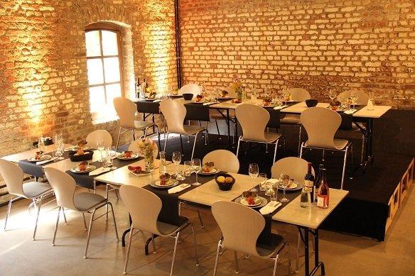 구트 헤프샤이트에서 열리는 다스 다 극장의 극장식 디너