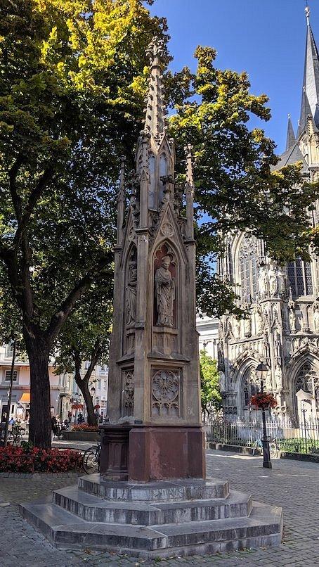 각 성인상 클로즈업