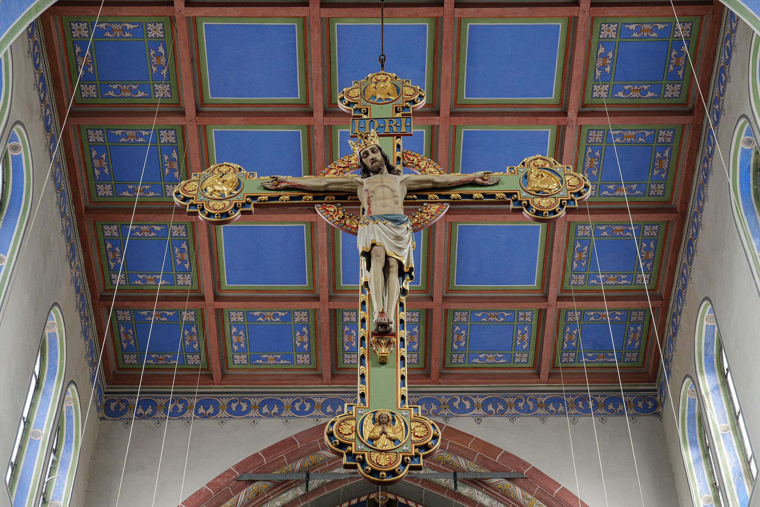 교회 내부 제단과 스테인드글라스 (개방 시)