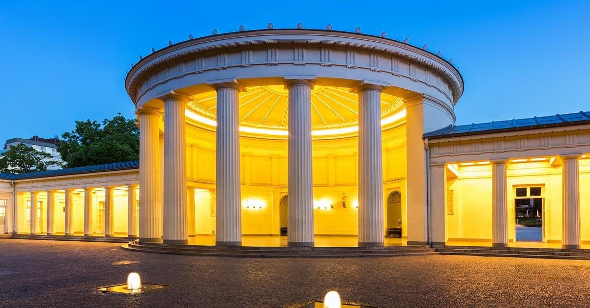 엘리젠브루넨(Elisenbrunnen) 회랑