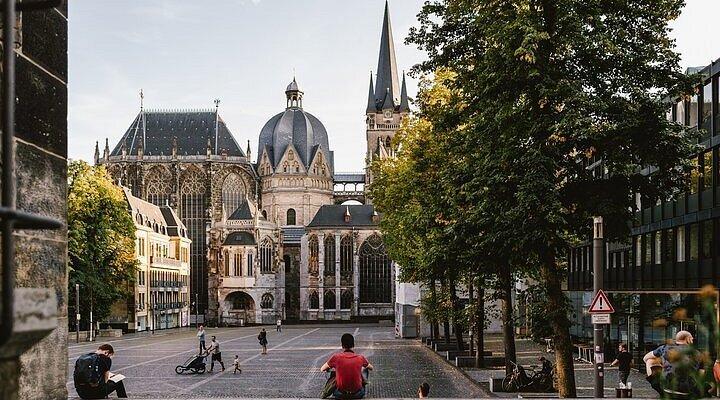 아헨 대성당 배경