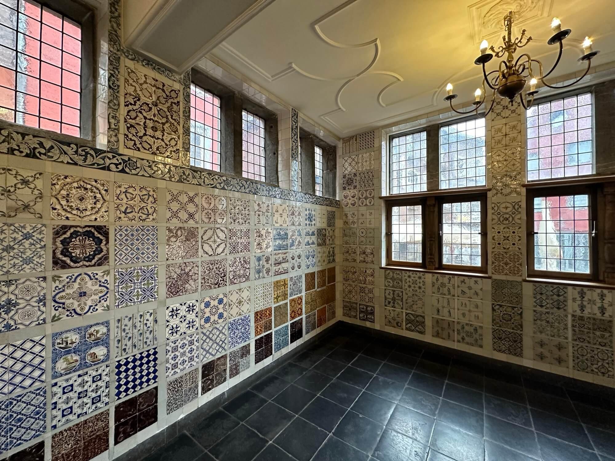 파양스 타일 방 (Fliesensaal)