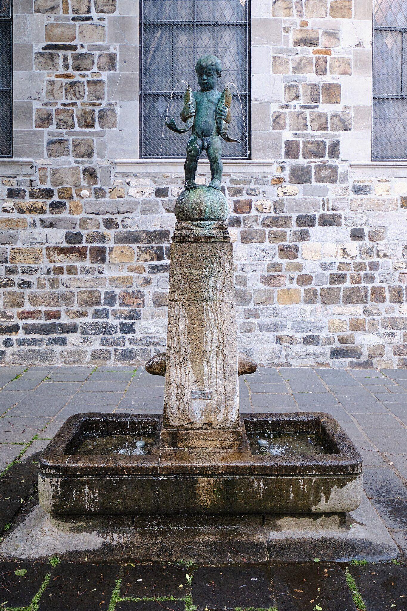 피쉬퓌델셴 분수 정면