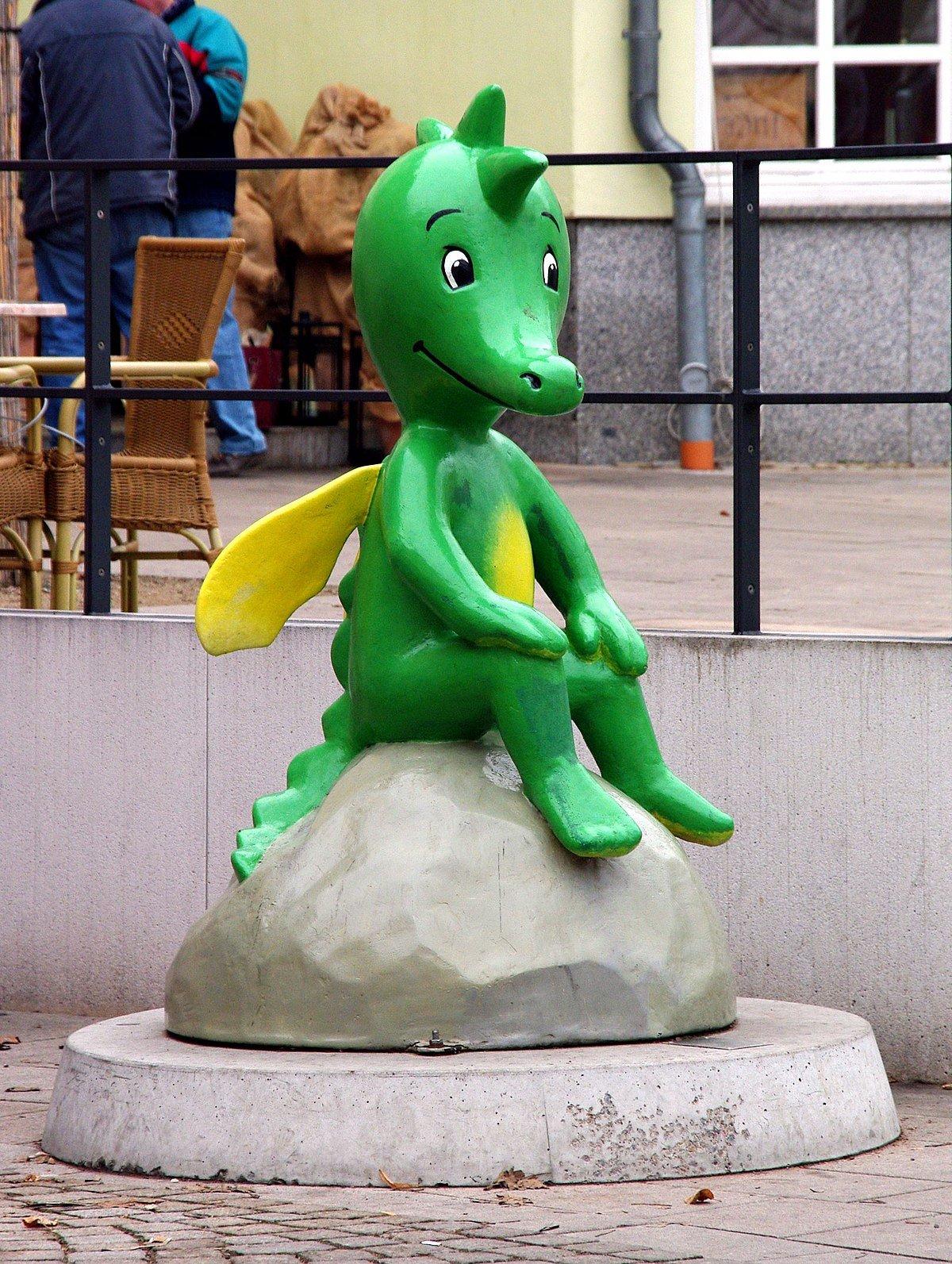 타바루가 조형물 정면 및 측면