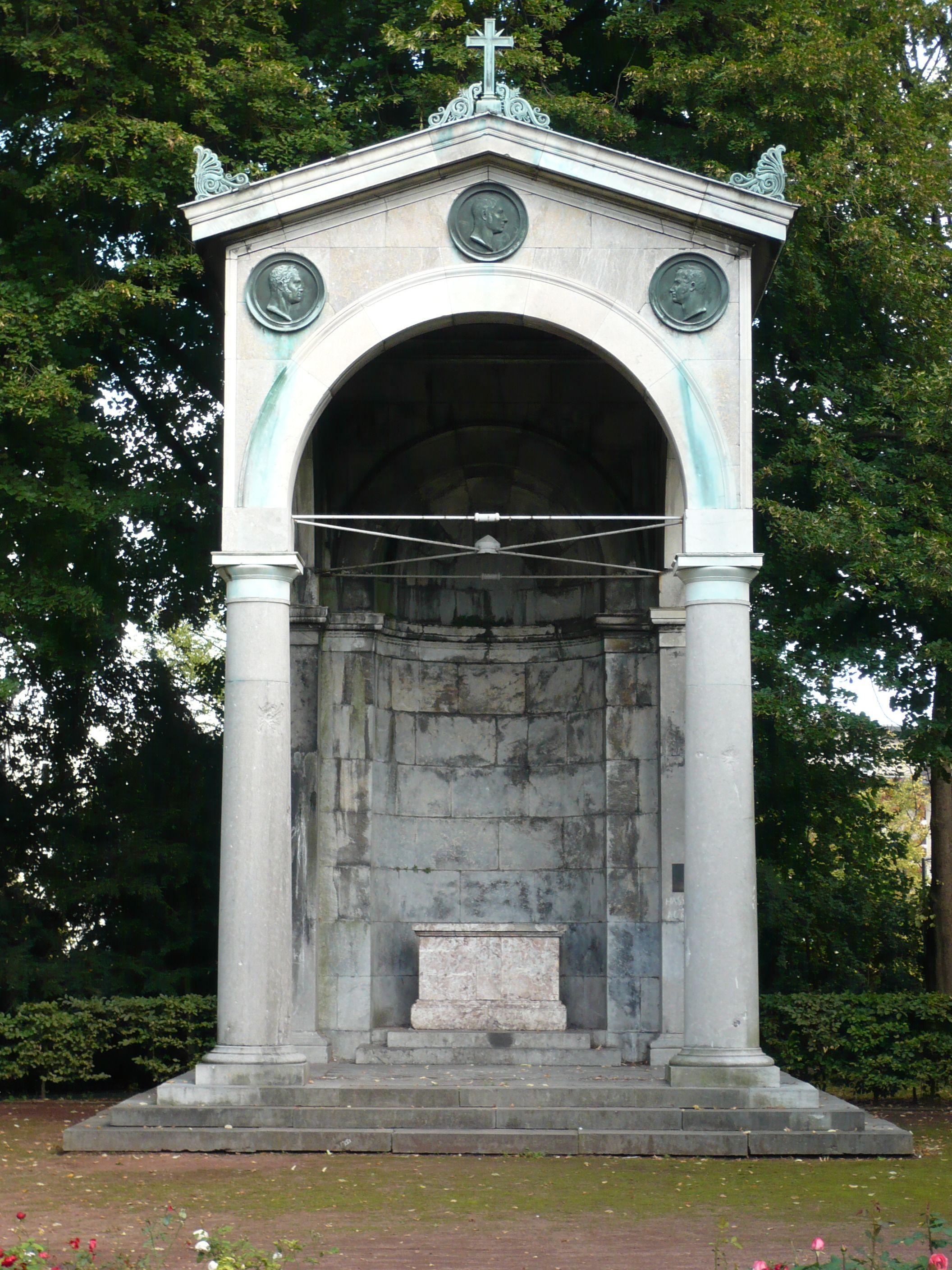 차별화된 기둥과 전체 구조물