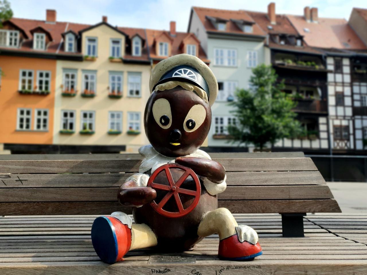 🗿 피티플라치 조형물