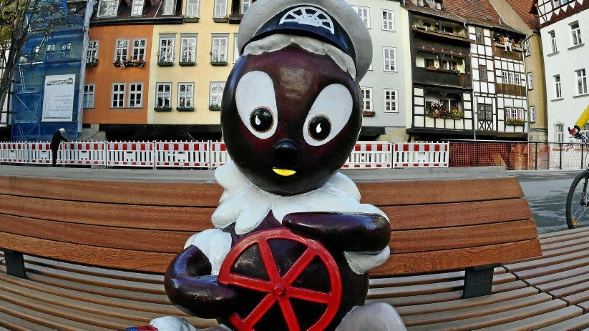 베니게마르크트 방향에서 조형물과 다리 촬영