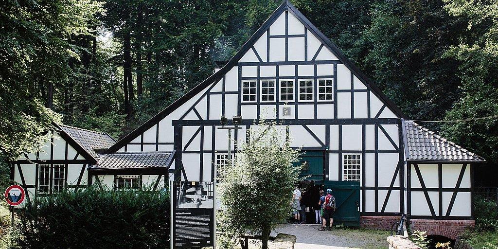 🔨 문화유산 할바흐 해머(쿨투르덴크말 할바흐함머)