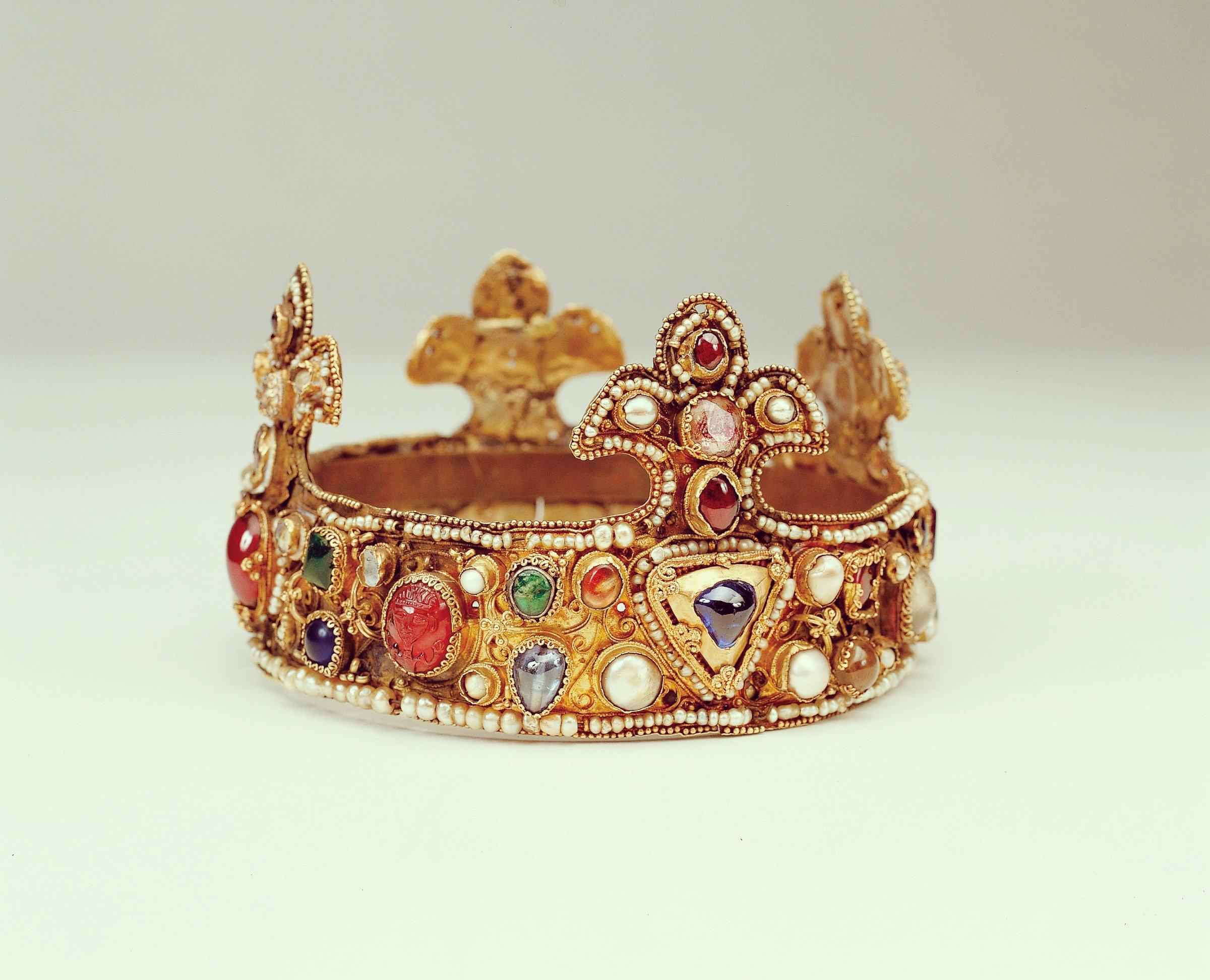 오토 3세의 유년기 왕관으로 추정되는 황금 왕관 (Childhood Crown of Otto III)