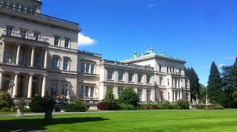 빌라 정면 및 공원에서의 전경