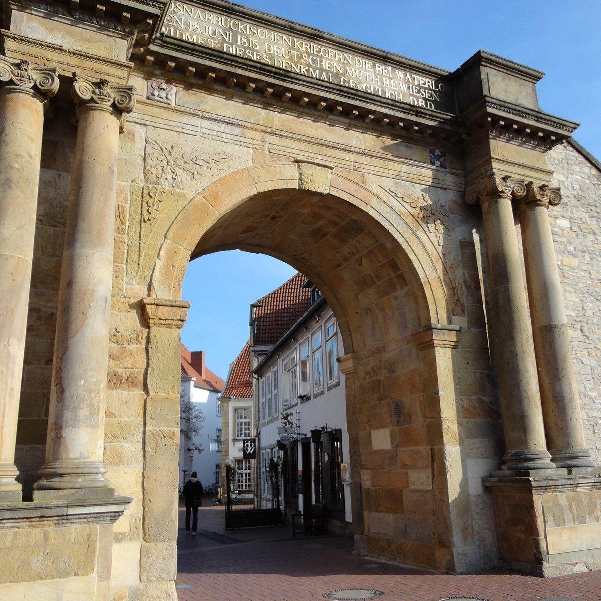 헤거 문을 배경으로 한 구시가지 거리