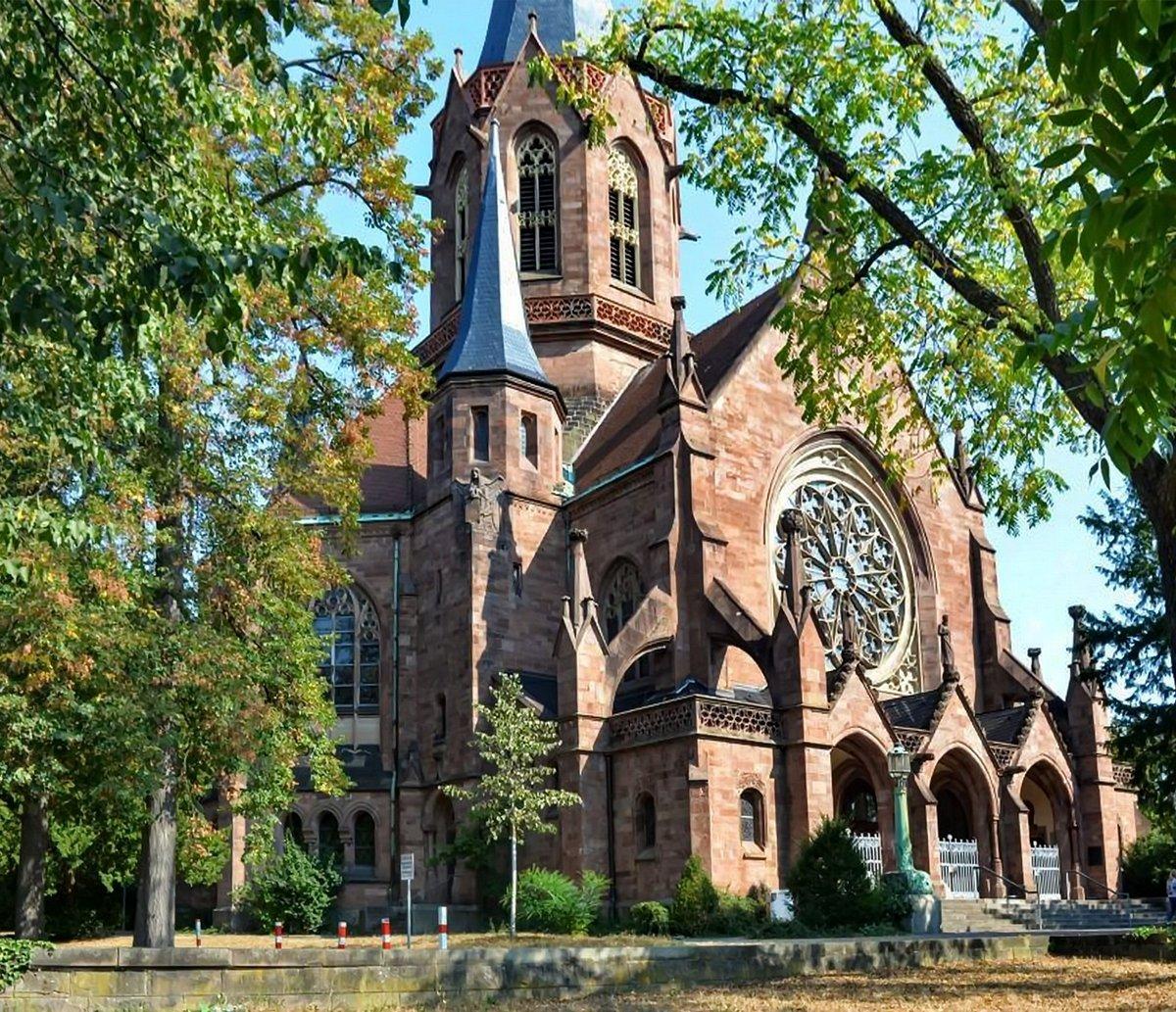 카이저알레에서 바라본 교회 전경