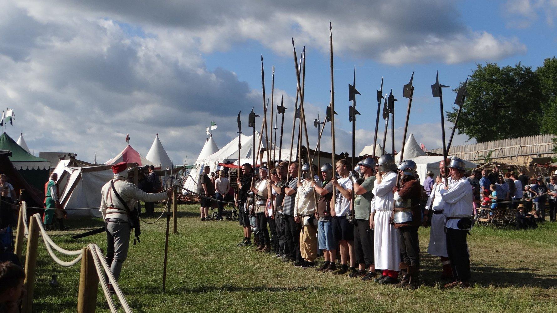 중세 축제 현장 스냅