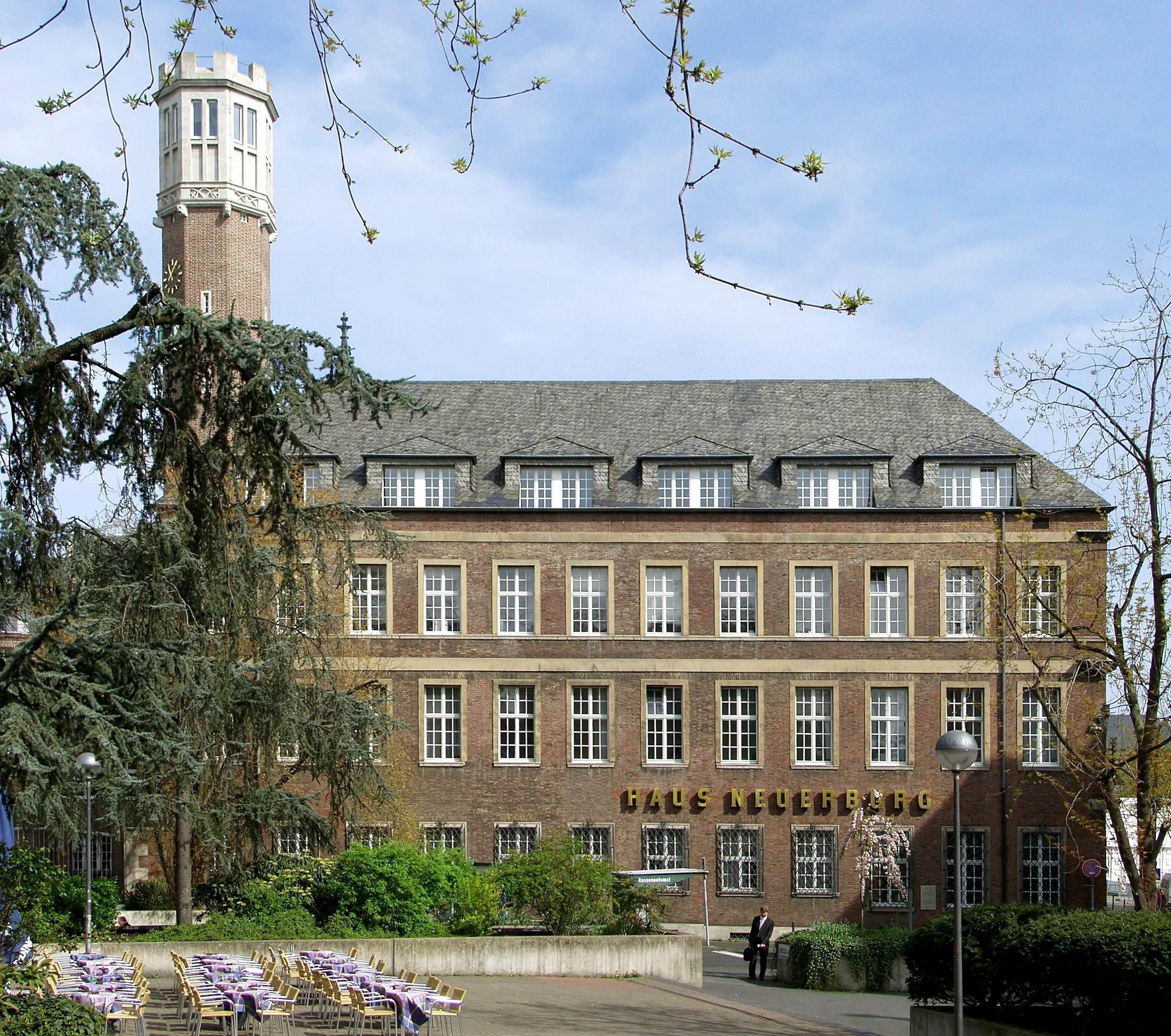 건물 정면 (탑 포함)