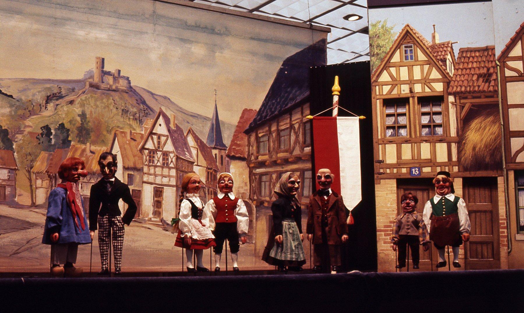 헨네셴 극장 카니발 인형극