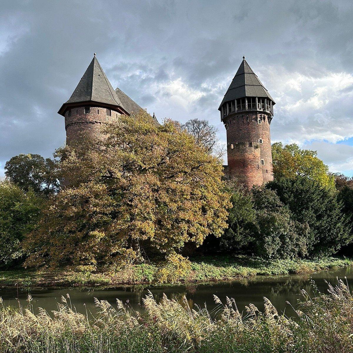 성곽과 해자 주변 (Burgmauer und Wassergraben)