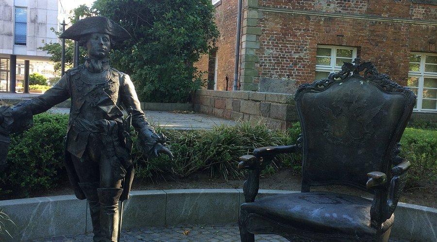 🗿 표트르 3세 황제 조형물 (스쿨프투어 차르 페터 드라이)