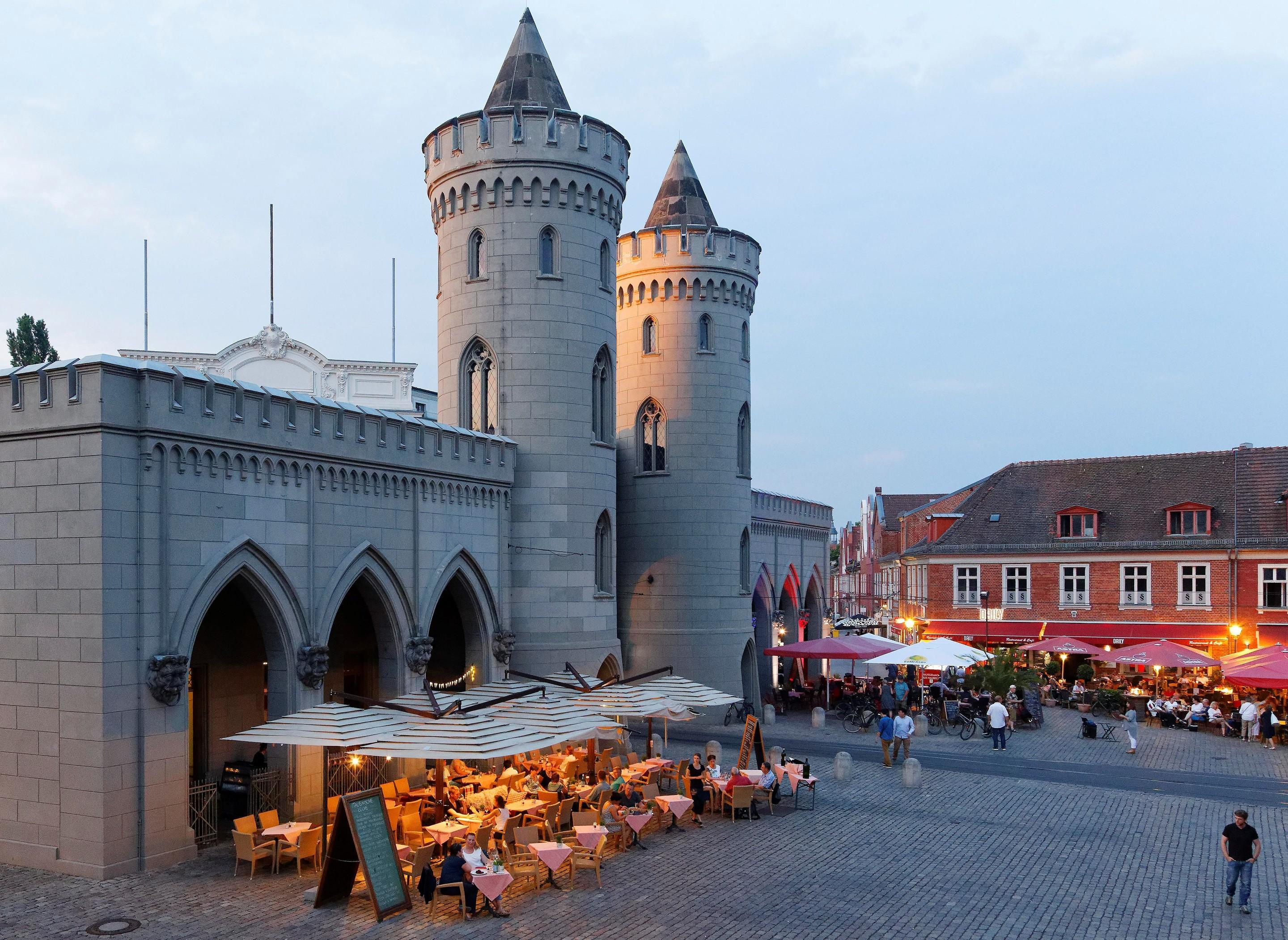 나우엔 문 앞 농산물 직거래 장터 모습