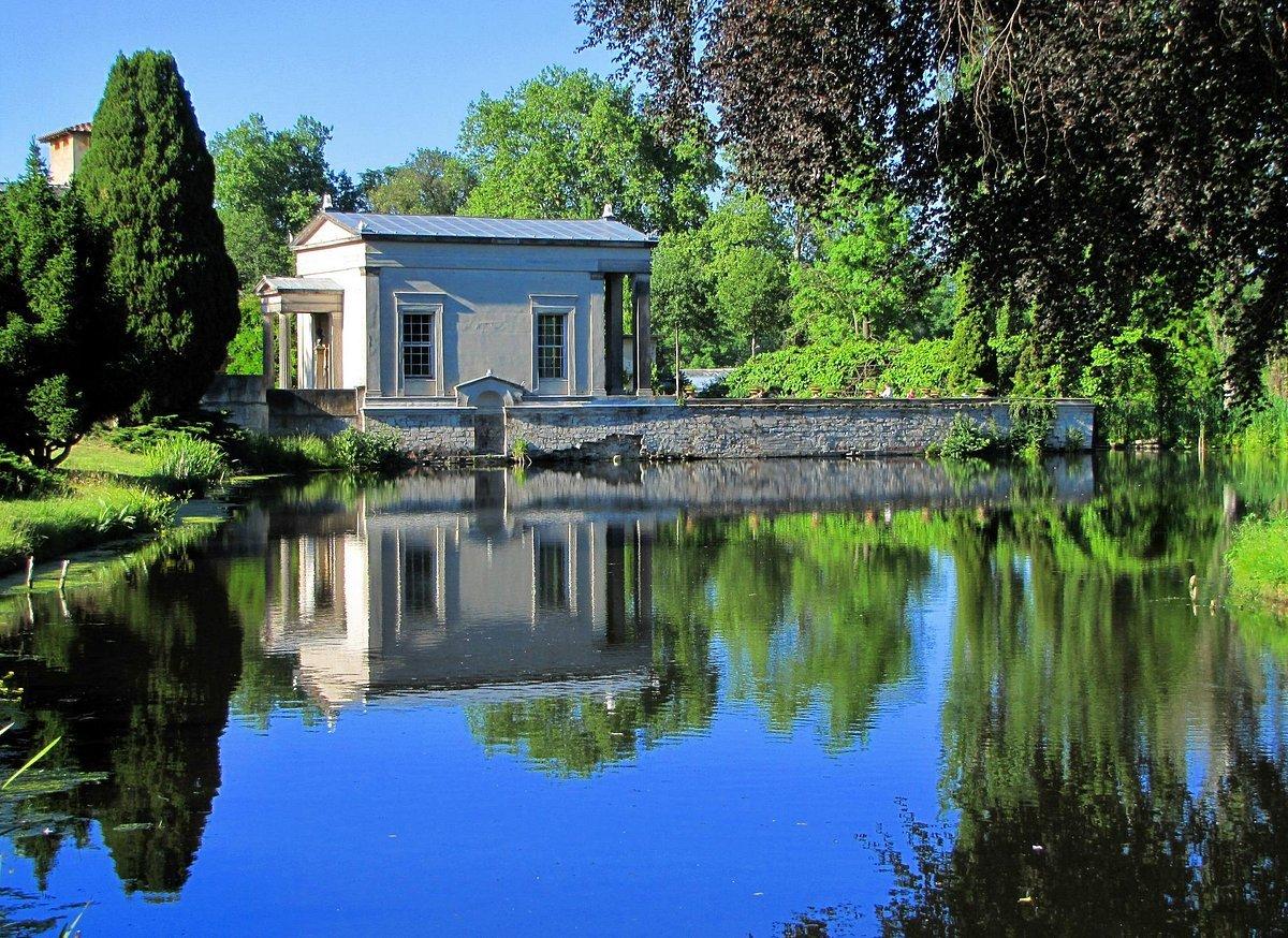 정원 및 연못 주변