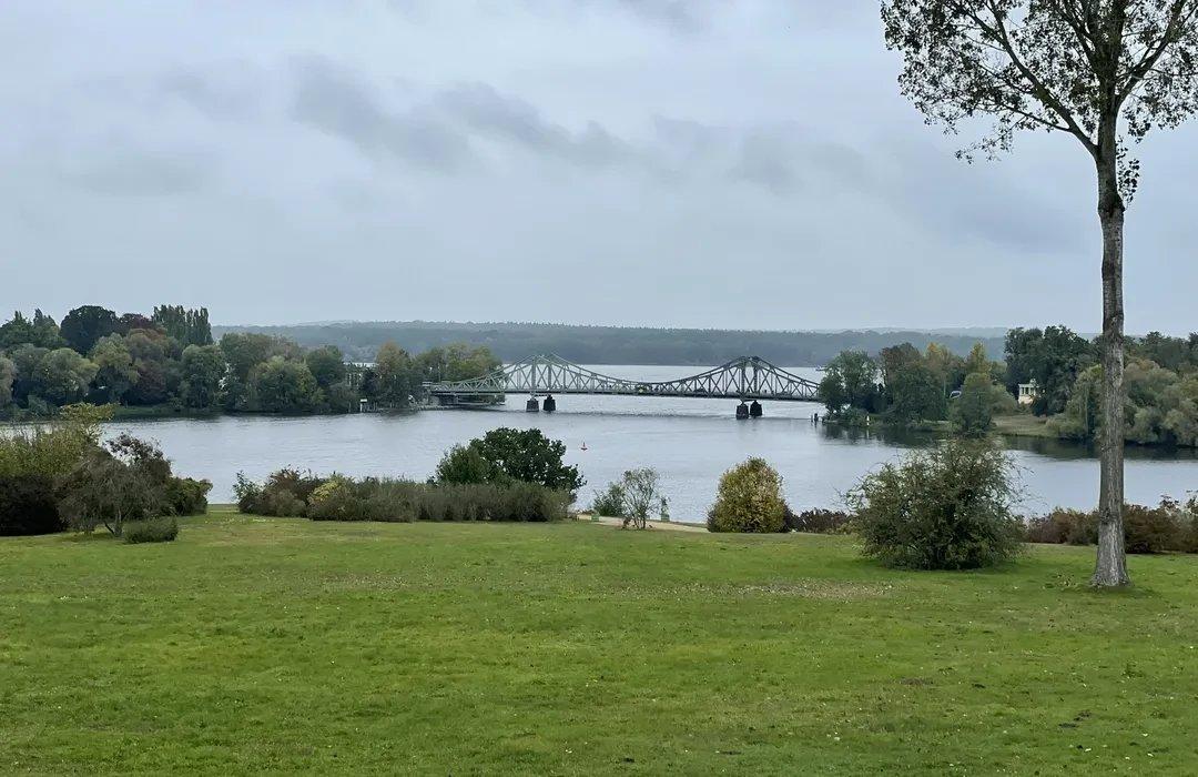 공원 내 호수/강변 길