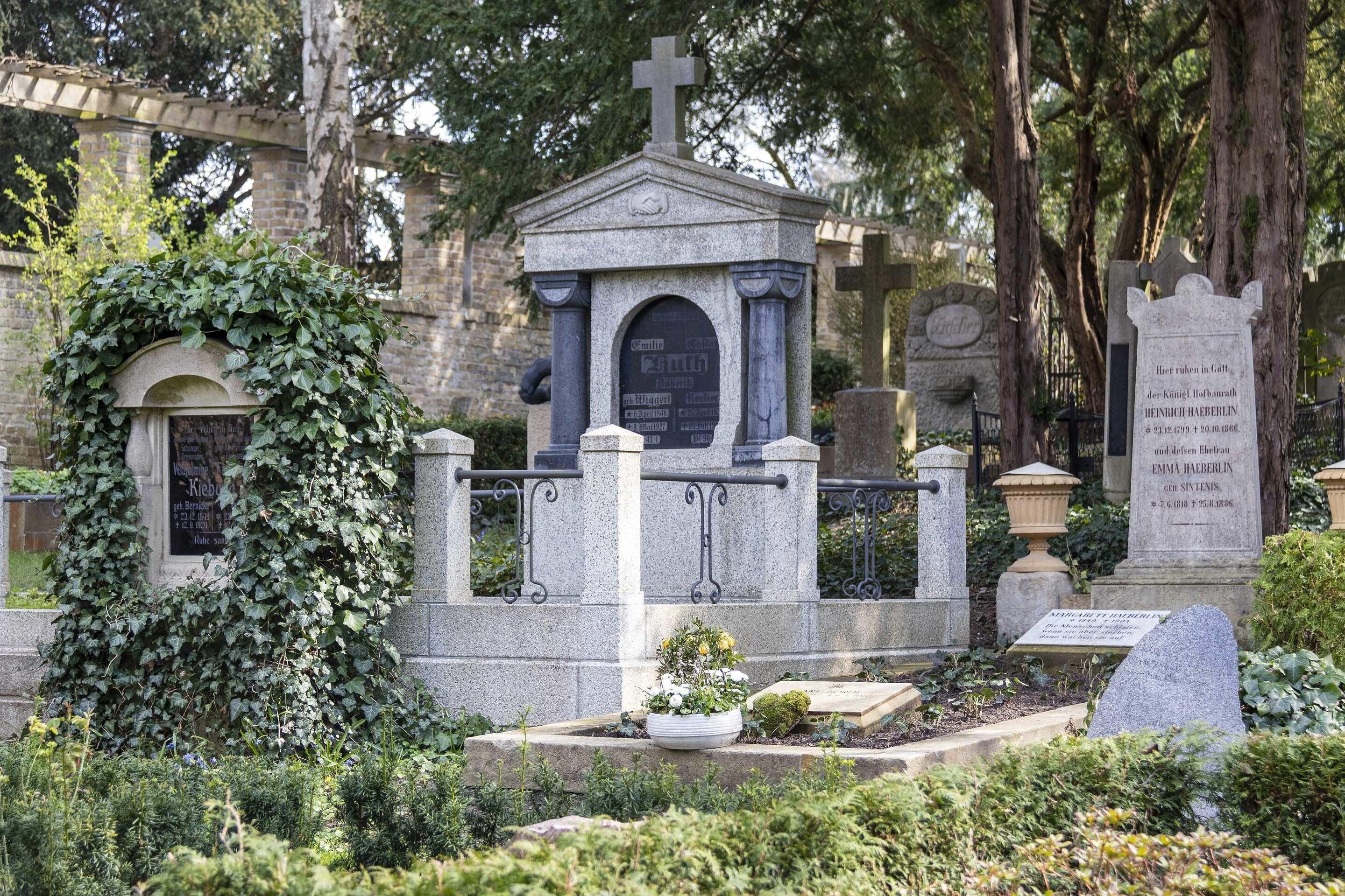 유명 인물들의 개성 있는 묘비