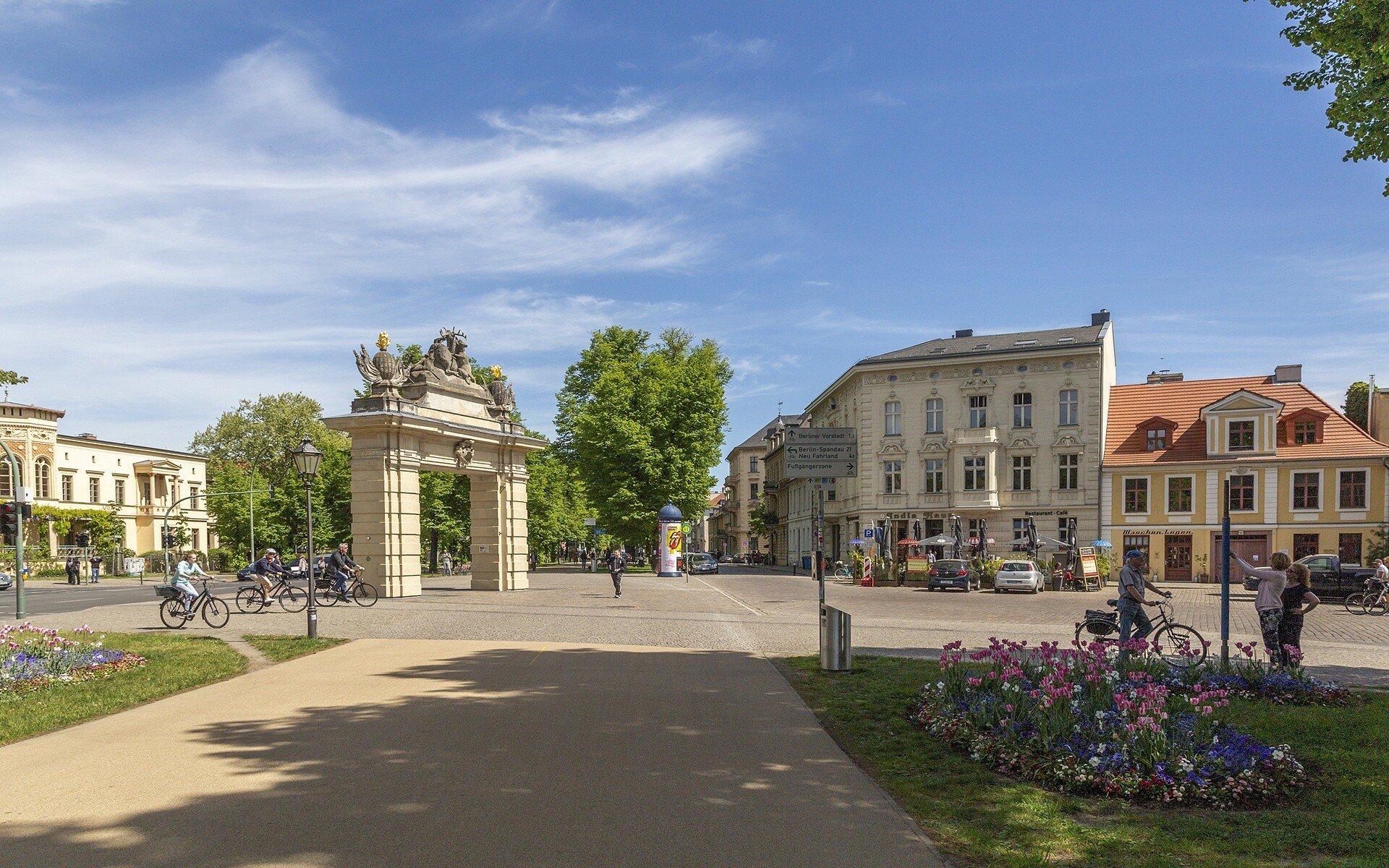 🏛️ 사냥꾼의 문 (예거토어)