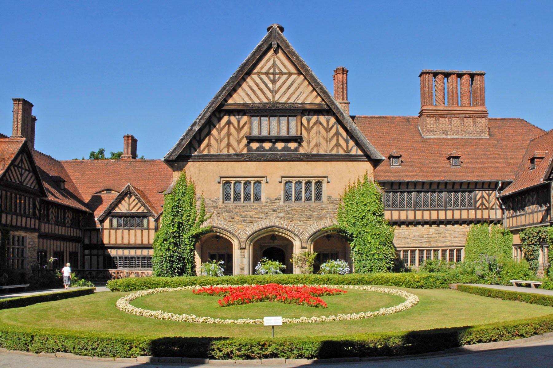 체칠리엔호프 궁전 (Schloss Cecilienhof) 정면