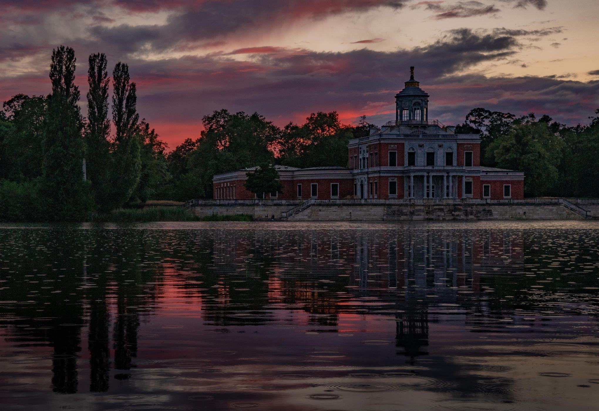 호수 동쪽 산책로에서 바라보는 일몰