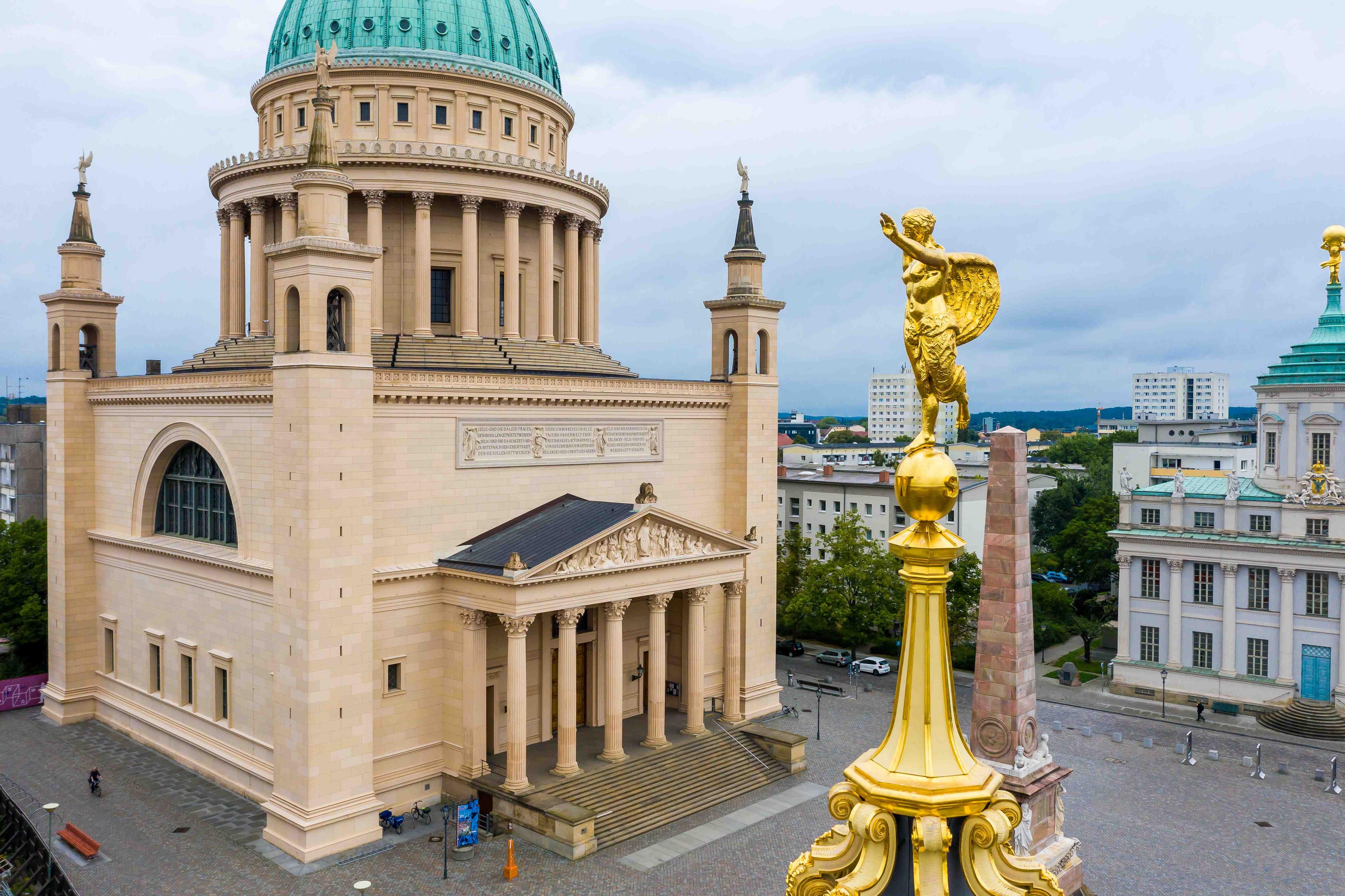 포르투나포르탈과 성 니콜라이 교회