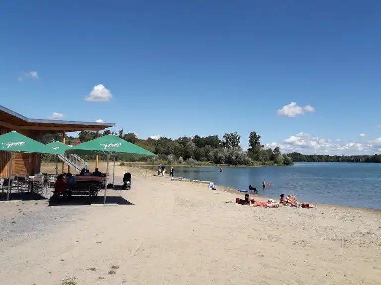 키오스크 근처 모래사장