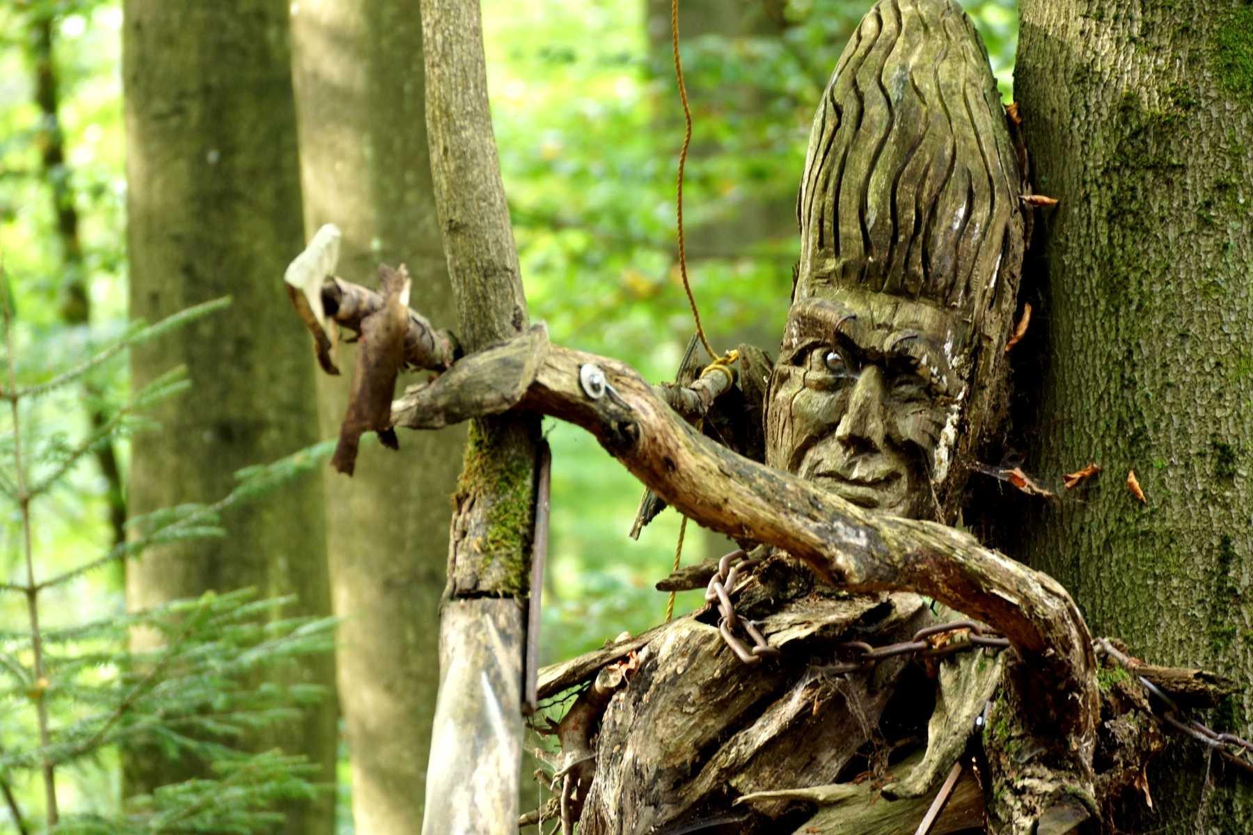 🌲 숲 속 인간 조각길 (스쿨프투렌파트 발트멘션)