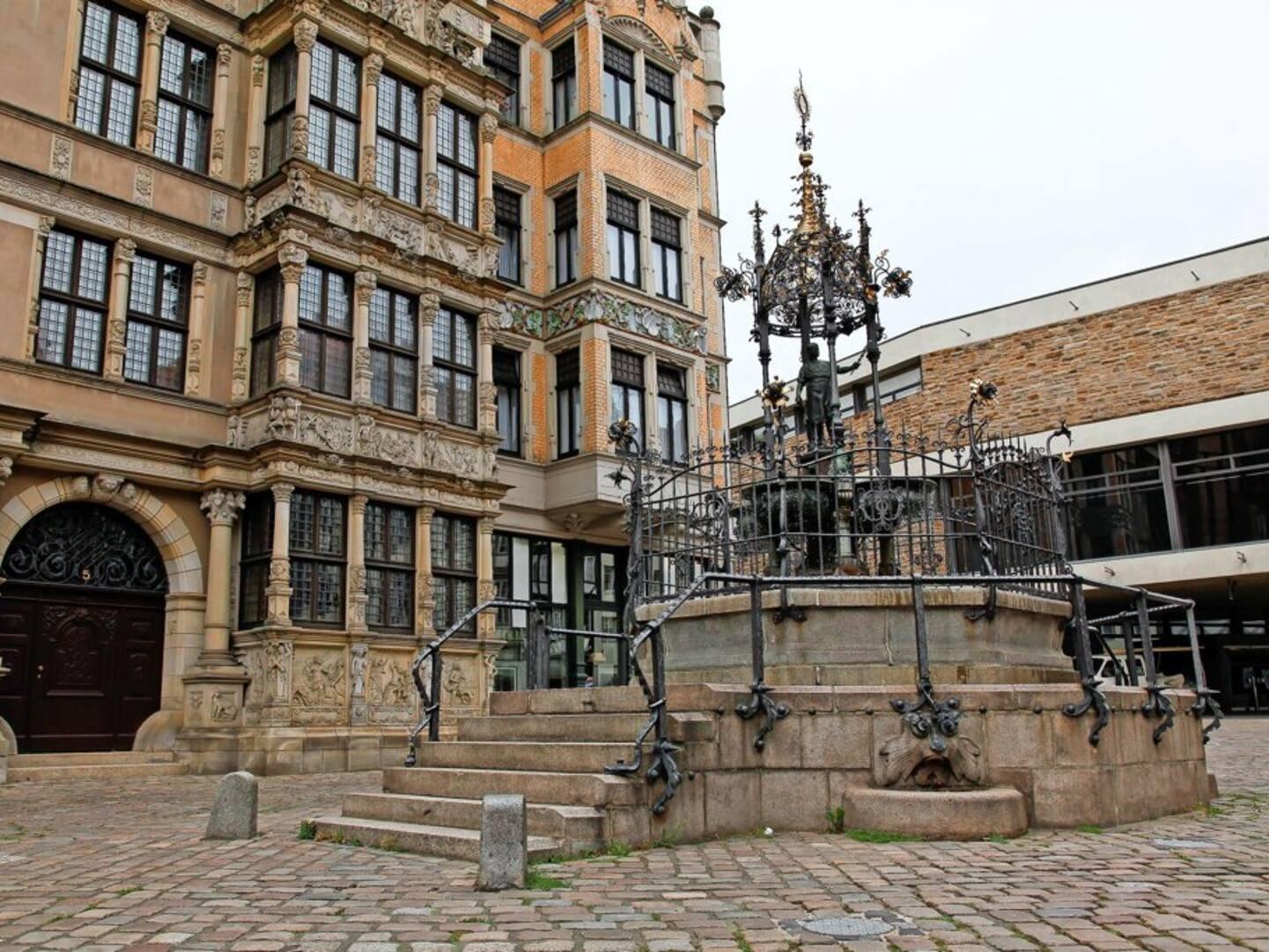 오스카 빈터 분수와 함께 촬영